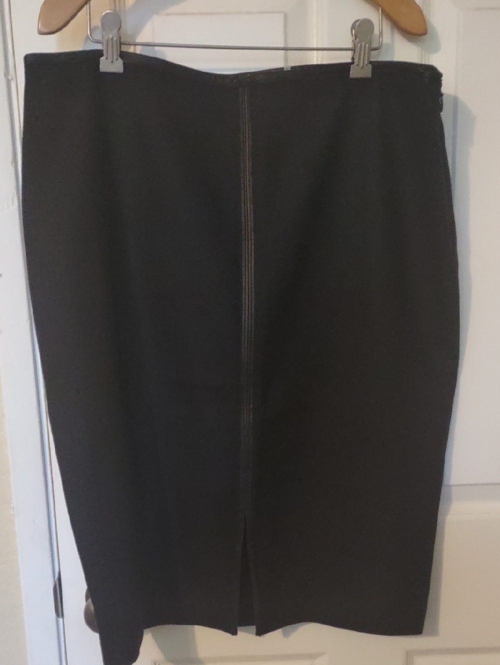 Elie Tahari Black Pencil Skirt with Back Vent Size 16